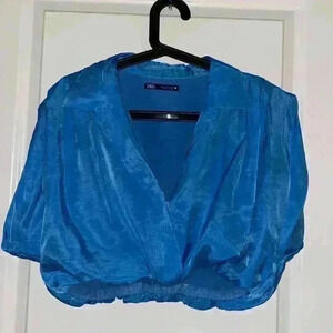 Blue puffy crop top